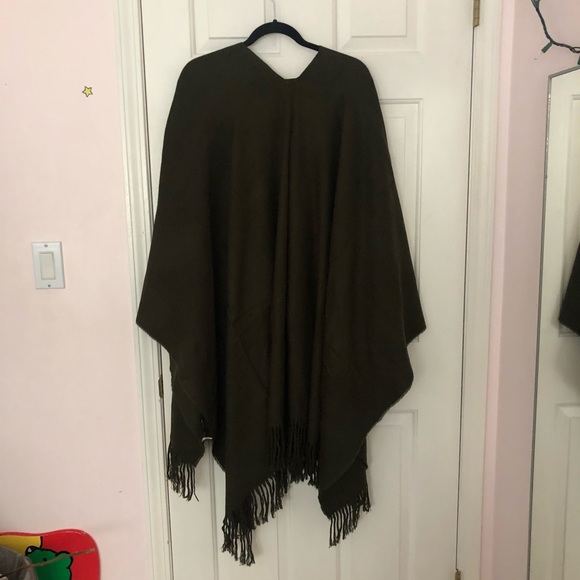 Shawl wrap poncho - Picture 2 of 3
